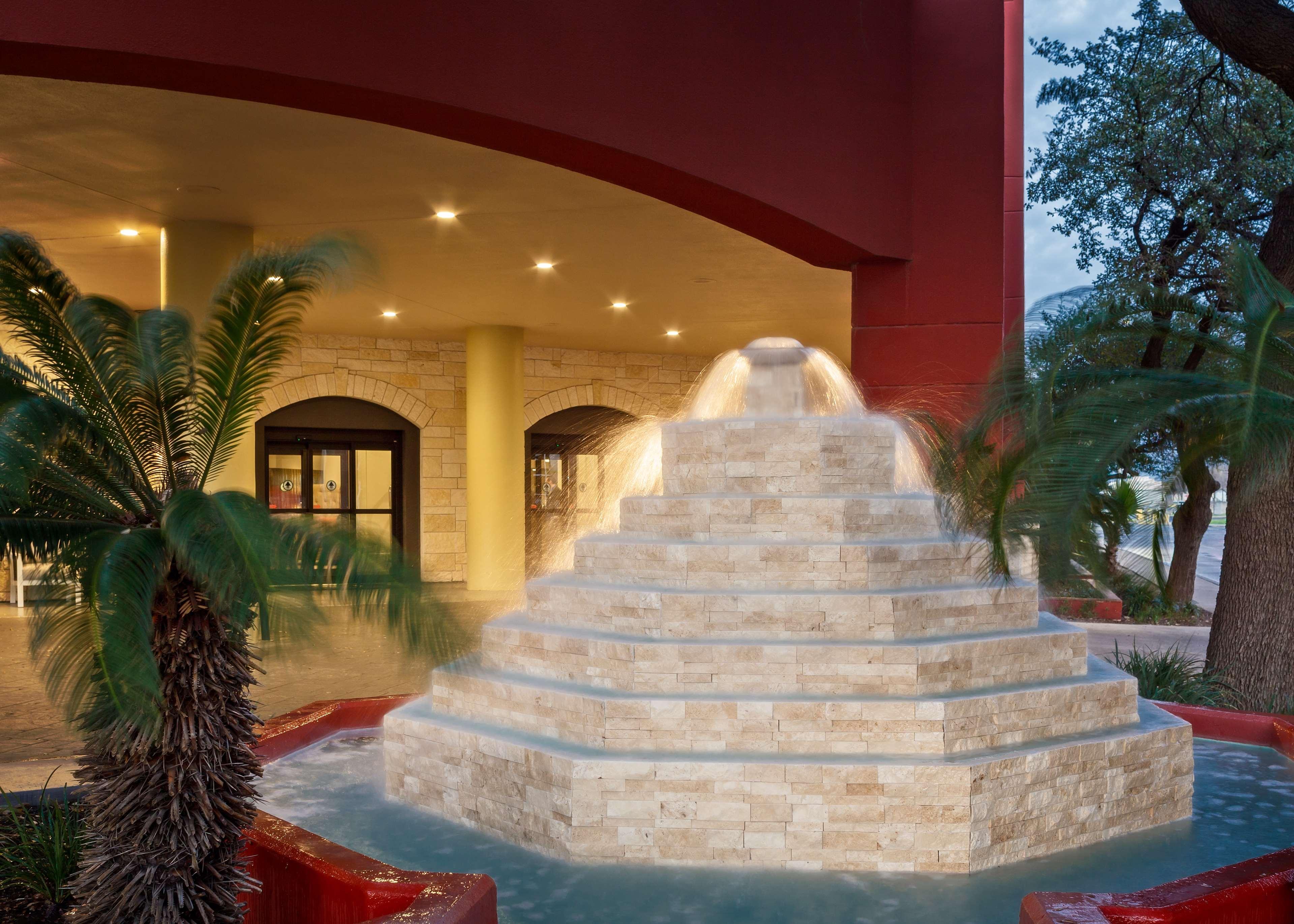Doubletree By Hilton San Antonio Downtown Hotel Exterior photo
